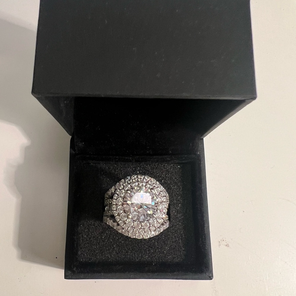 Lajerrio 6.1 Carat Round Cut White Sapphire Elegant Silver Women's Ring